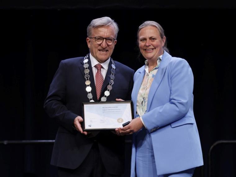 Aukje Mantel wint Fellowship Award FIP Congres 2023